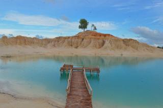 Menjelajahi Negeri 101 Malam ala Gurun Pasir Telaga Biru Bintan